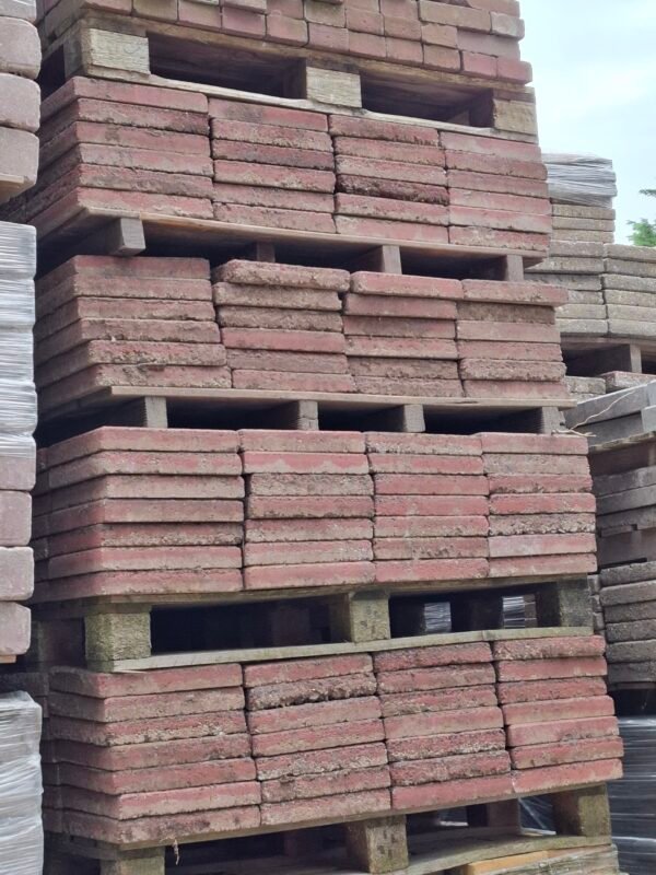 32m² 30x30 tegel rood, gebruikt, op pallet - Afbeelding 2