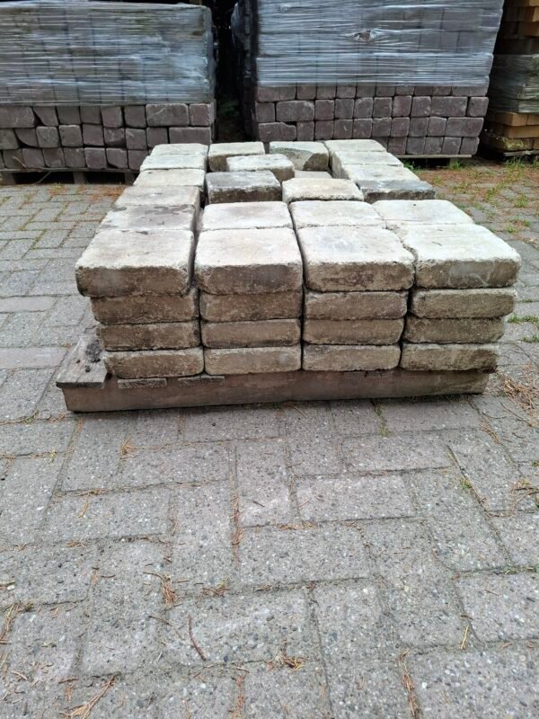 3,5m² 20x20 zandgeel, gebruikt, op pallet - Afbeelding 2