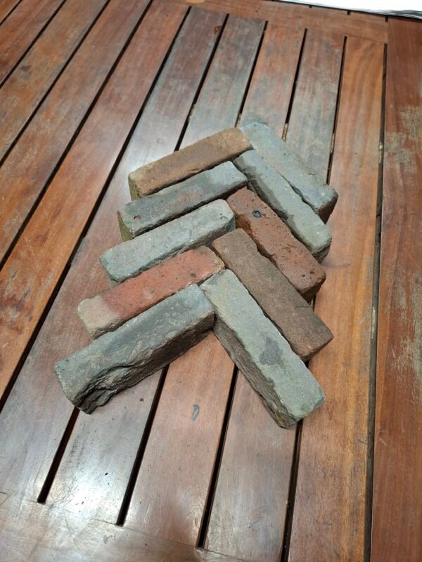 28 m² Antieke gebakken drieling, genuanceerd, op pallet