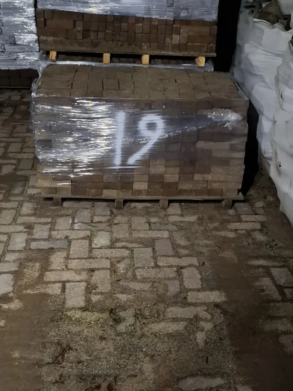 11m² gebakken waal rood/geel, gebruikt, op pallet - Afbeelding 3