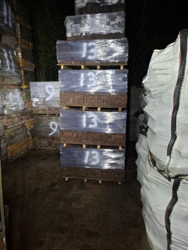 36m² gebakken waalformaat, rood/zwart genuanceerd, op pallet - Afbeelding 3