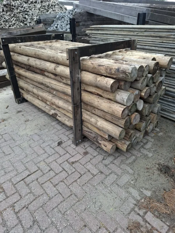 300 stuks naaldhout palen diameter14-16cm, 325cm lang