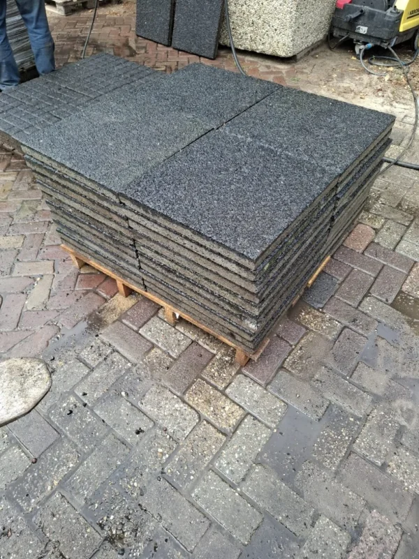 10m² 50x50 grind tegel zwart, kleurvaste deklaag - Afbeelding 2