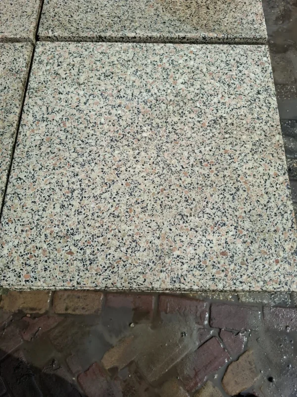 12m² 50x50 tegel, gebruikt, op pallet