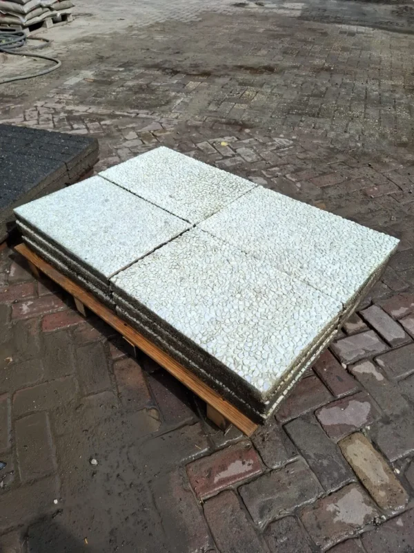 3m² 40x60 grindtegel spierwit, zo goed als nieuw, op pallet