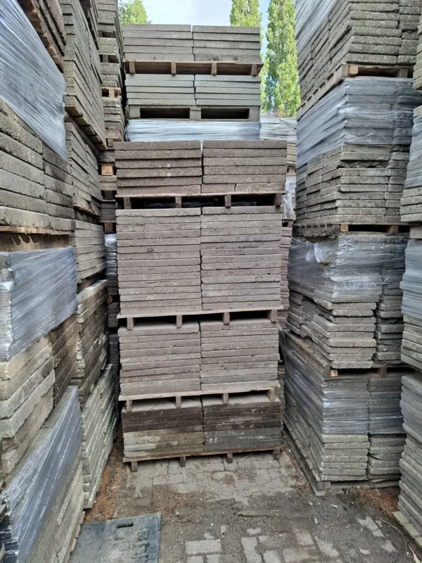 37m² 40x60 vlakke beton tegel, gebruikt, op pallet - Afbeelding 2