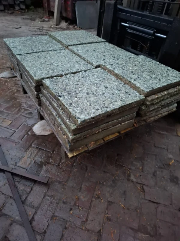4m² 40x40 grind tegel blauw, gebruikt, op pallet - Afbeelding 2