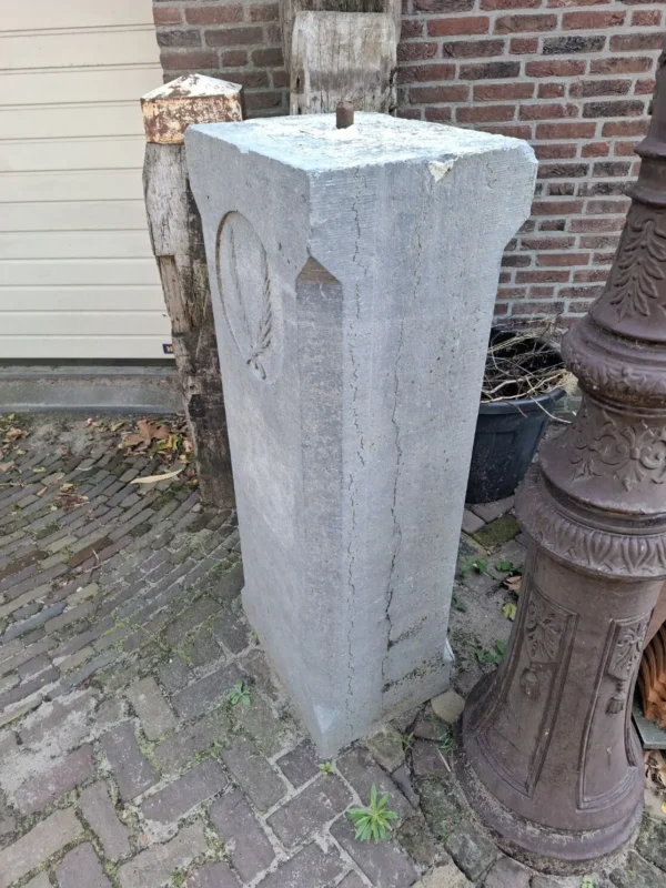 Antieke hardstenen zonnewijzer sokkel - Afbeelding 2