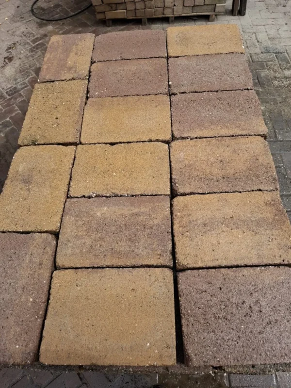 18m² 20x30, rood/geel, gebruikt, op pallet