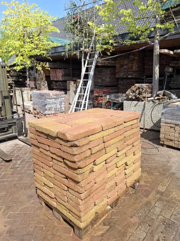 25m² 20x40, rood/geel, gebruikt, op pallet - Afbeelding 2