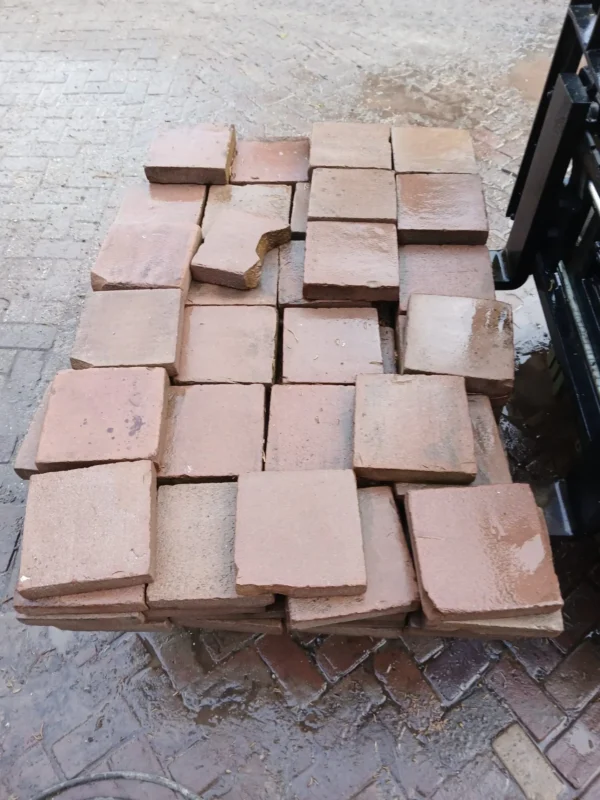 4,5m² gebakken tegels 20x20, op pallet - Afbeelding 2
