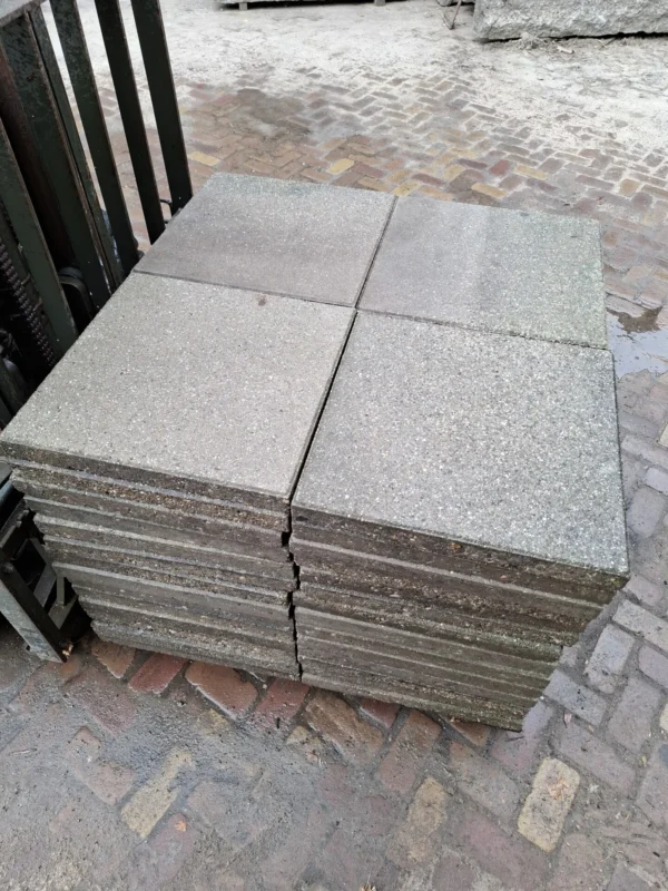 42m² 50x50 vlakke beton tegel, gebruikt, op pallet