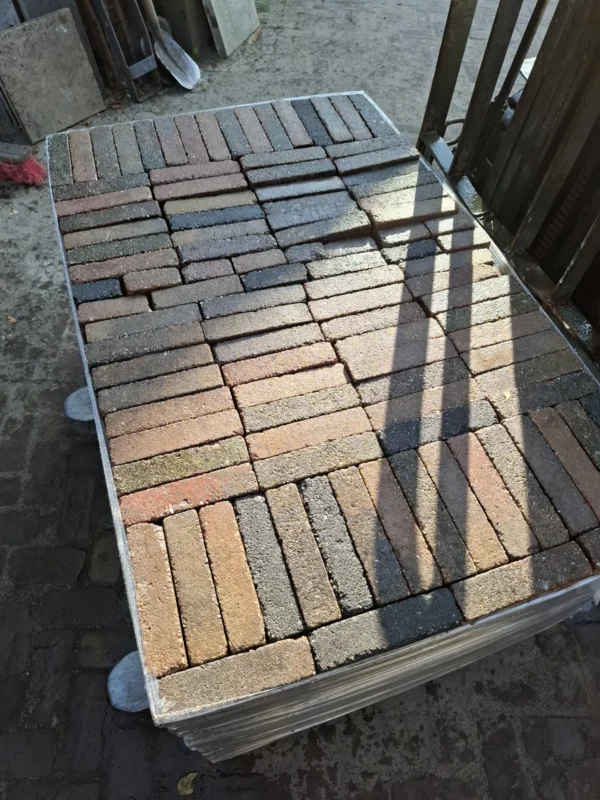 24m² beton waalformaat bont genuanc., gebruikt, op pallet