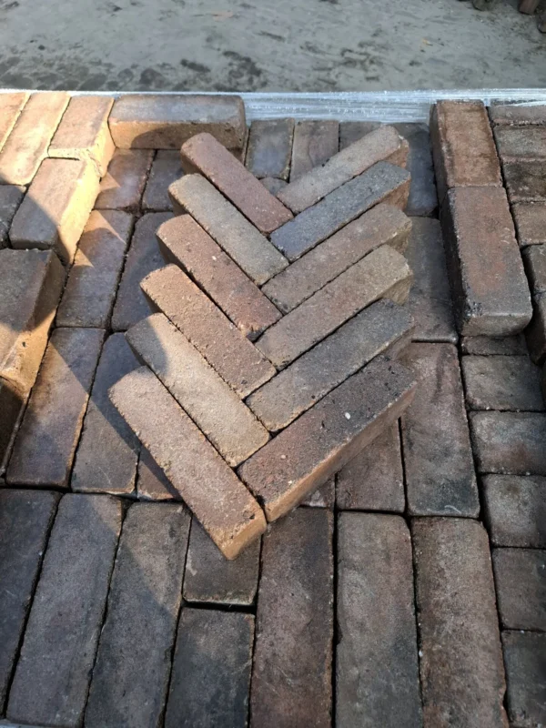 12 m² beton waalformaat rood/geel, gebruikt, op pallet