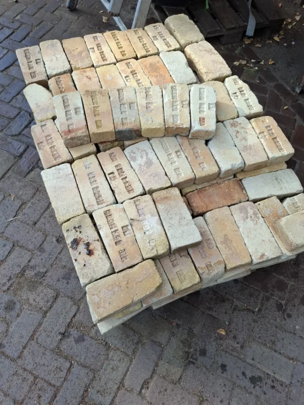 165 stuks vuurvaste metselsteen, taps