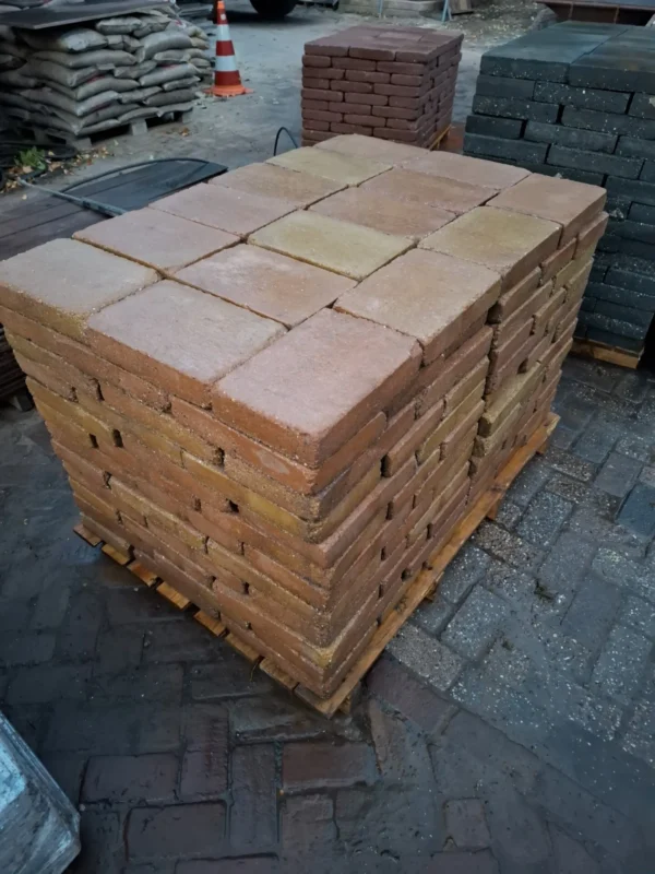 38m² 20x30 rood/geel, gebruikt, op pallet - Afbeelding 2
