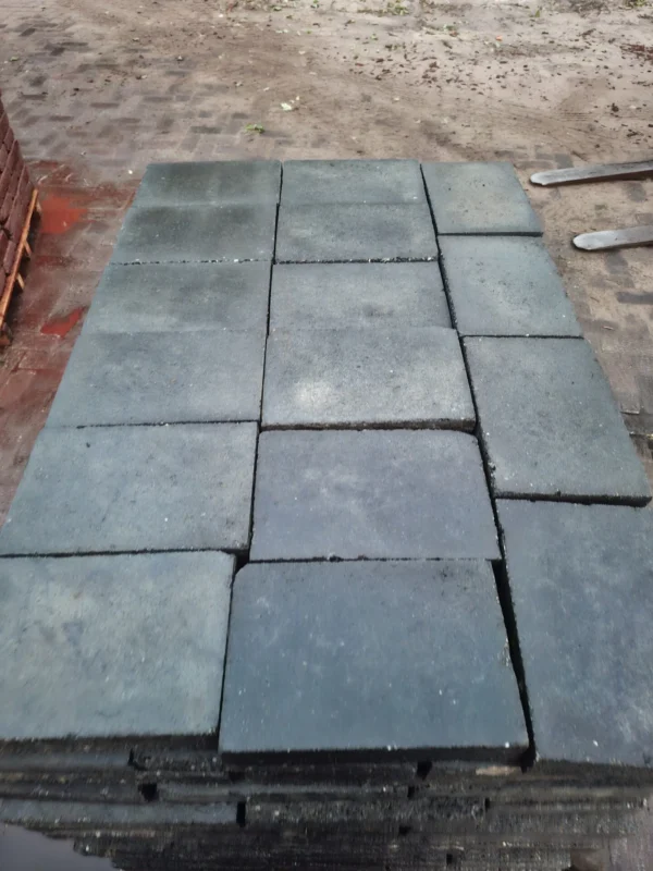 15m² 20x30 antraciet, gebruikt, op pallet