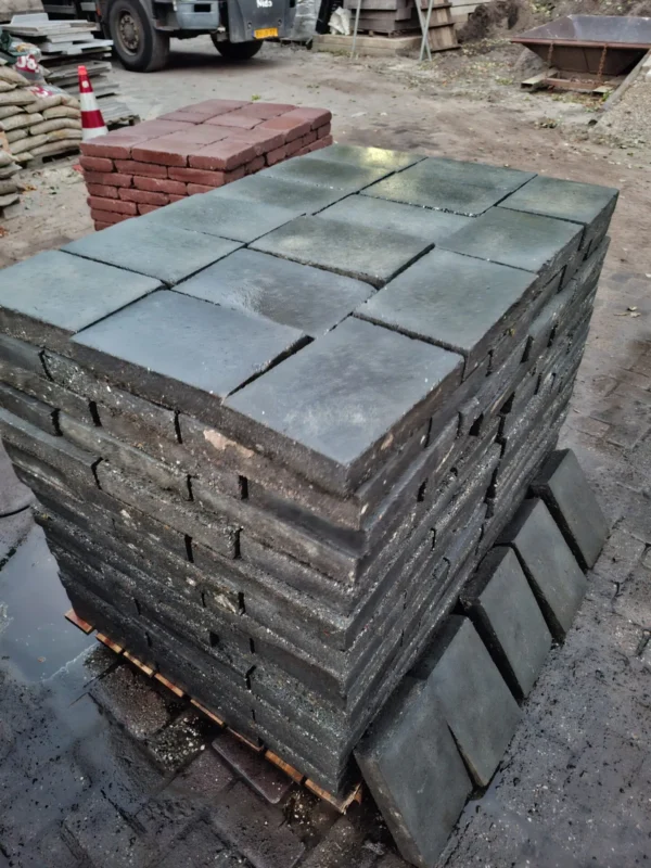 15m² 20x30 antraciet, gebruikt, op pallet - Afbeelding 2